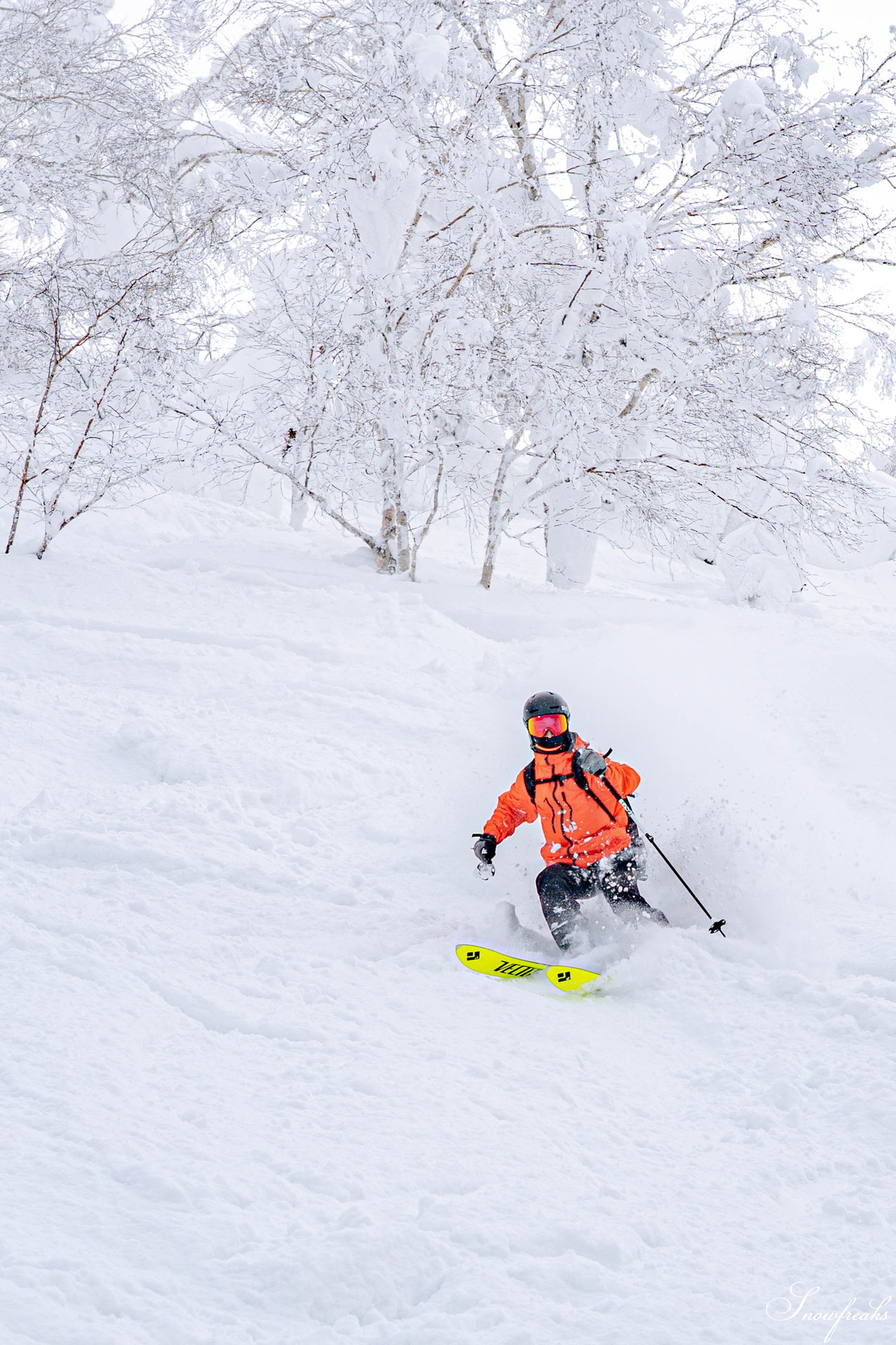 ルスツリゾート　2日間の吹雪の後の青空。たっぷり新雪が降り積もった樹氷林の中を滑る！